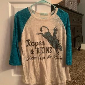 Women’s medium 3/4 sleeve shirt